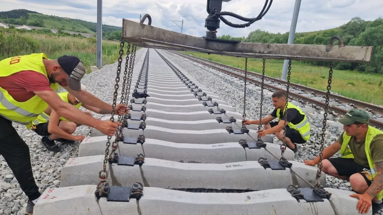 Infrastructura locală: Rutierul trage, feroviarul zace / Șantierele