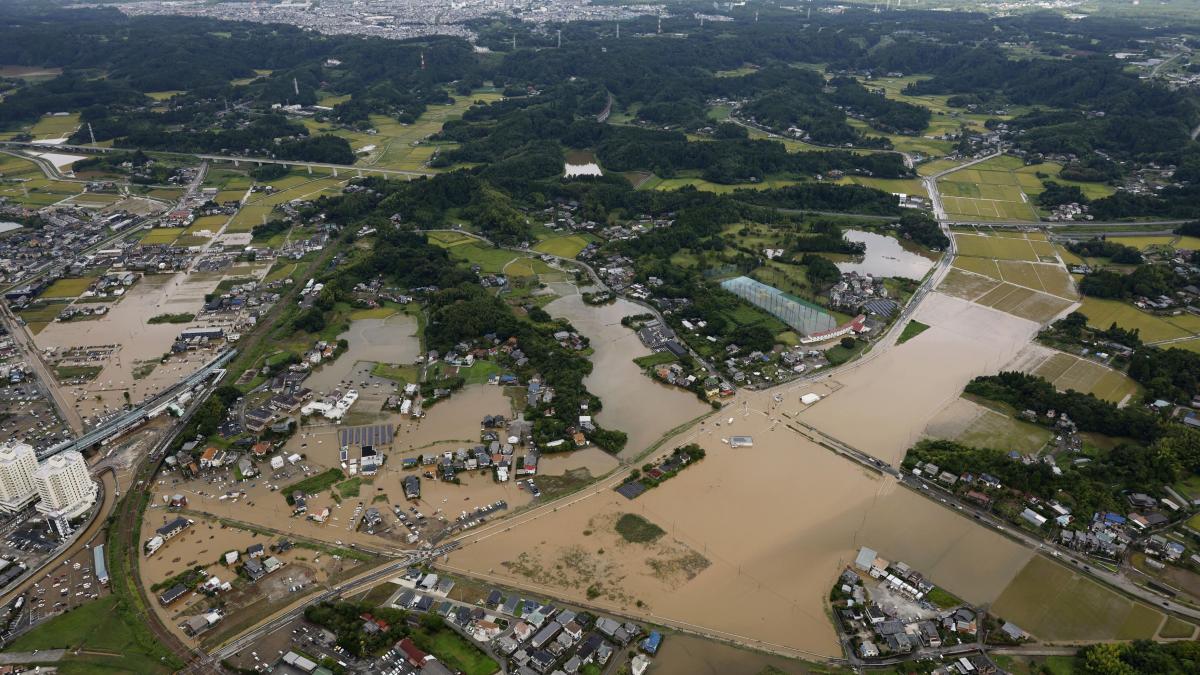 Japonia, inundată: 6 morți, mii de evacuați și zeci de mii blocați