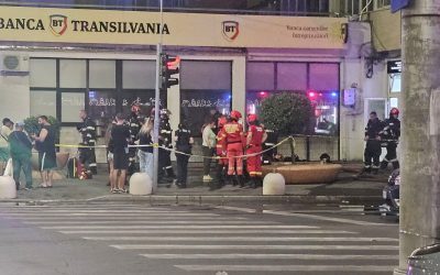 Bloc în flăcări în București: 20 de locatari s-au salvat singuri