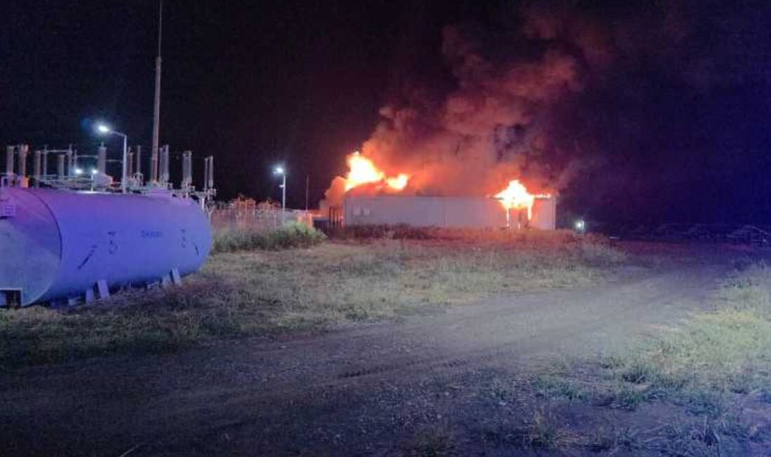 Incendiu Stâlpu: Hală baterii energie, flăcări cuprinse