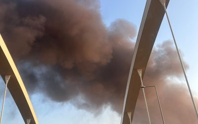 Lumina, în flăcări! Incendiu masiv, fum dens avertizează