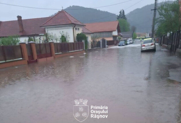 Râșnov: Canalizarea cedează ploii abundente