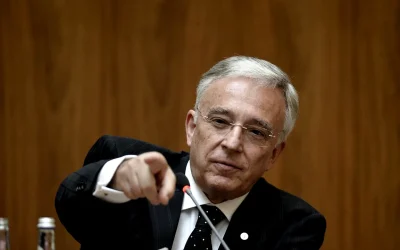 Leul rezistă în fața dolarului și euro