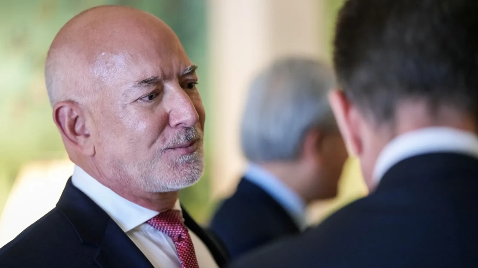 Bezos bate la poarta lui Liverpool: Tranzacție uriașă în fotbal