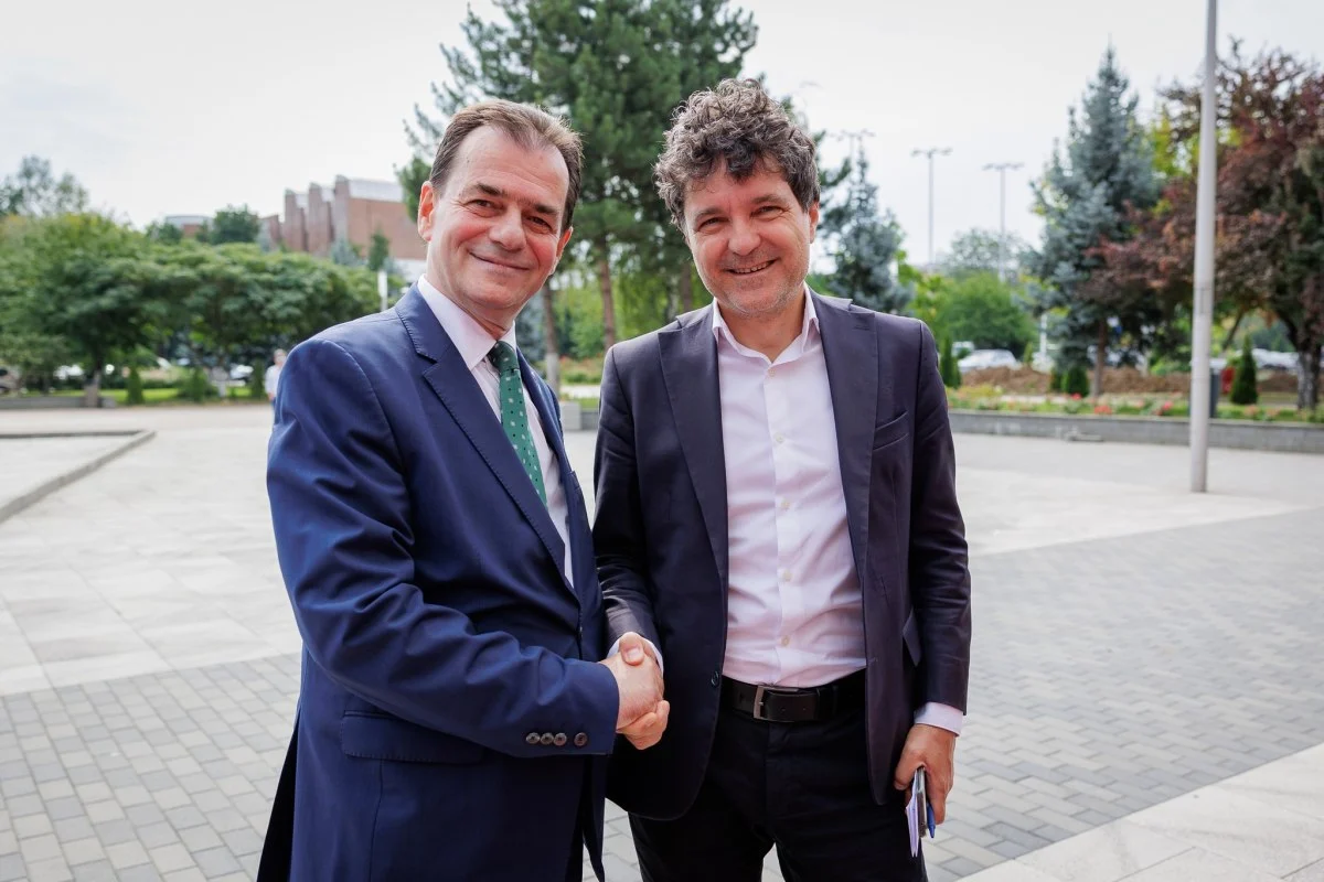 Nicușor Dan, acțiuni în van la Primărie