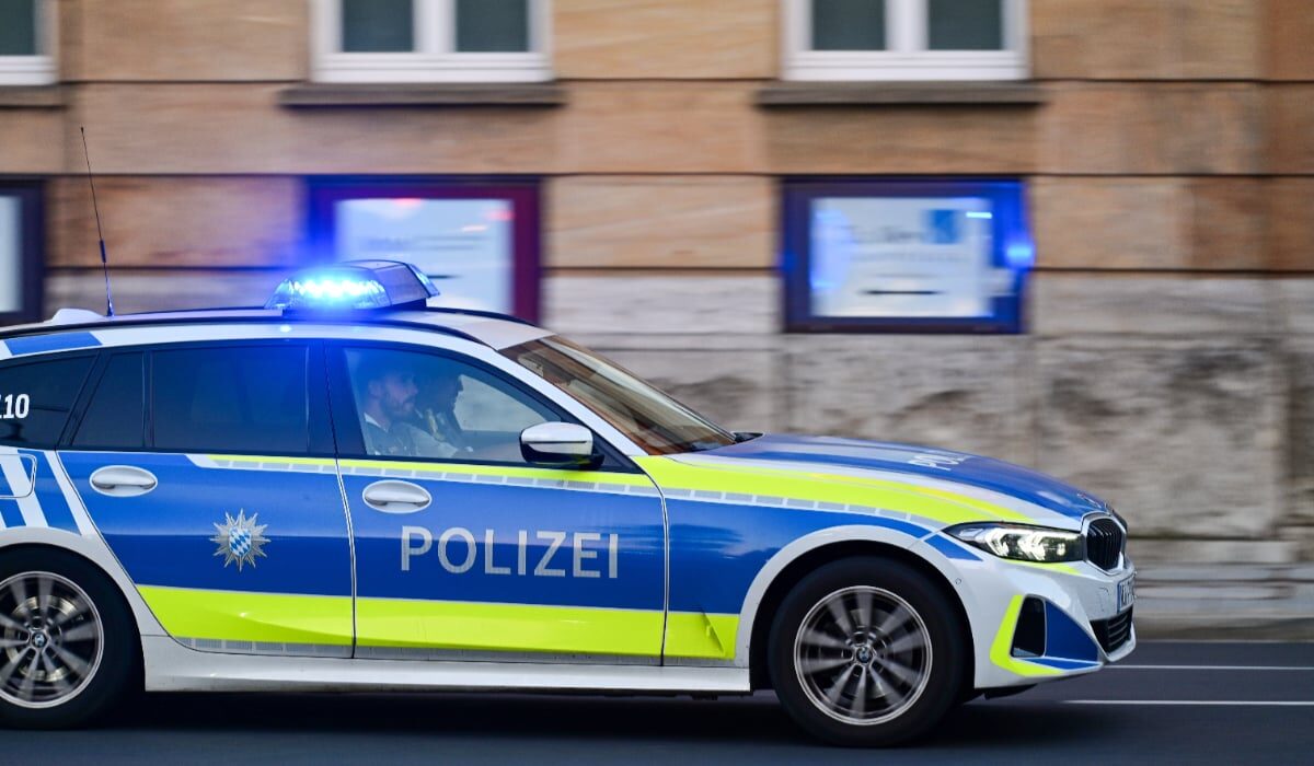 Șofer român de microbuz, detronat în Germania. Un pasager i-a preluat volanul