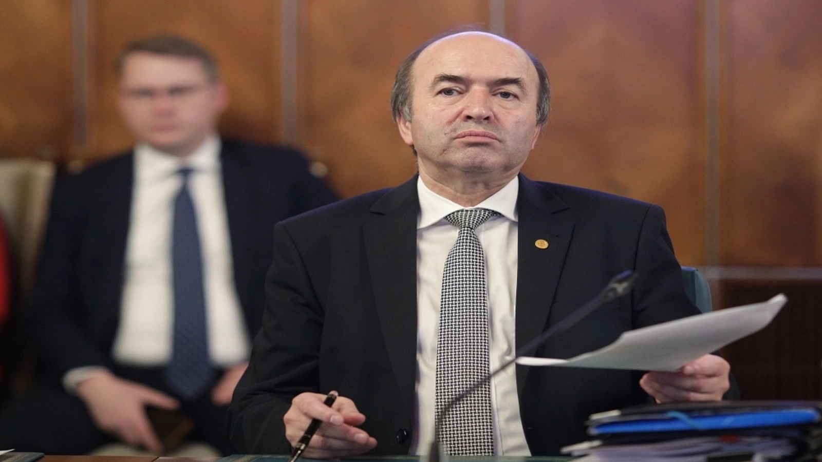 Toader: Guvernul să dezvăluie cine-i împuternicește planul secret