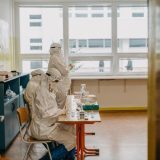 UE ajută Africa cu teste Ebola de 4,6 milioane euro