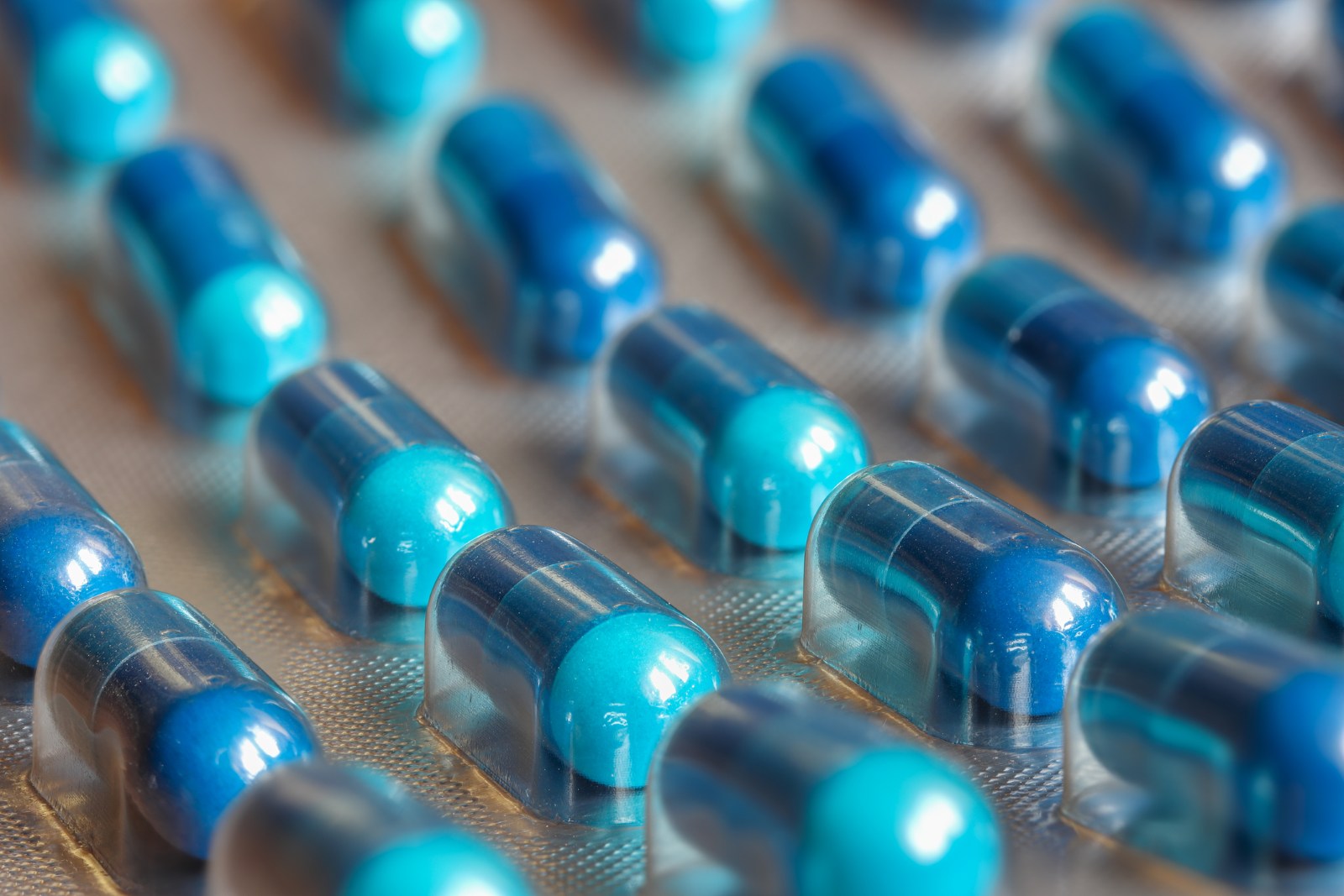 Medicamentele României sub risc: Producătorii cer energie garantată