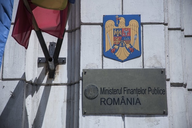 Românii, noi reguli la țigări și alcool din UE. Peste 800 țigări/40 zile
