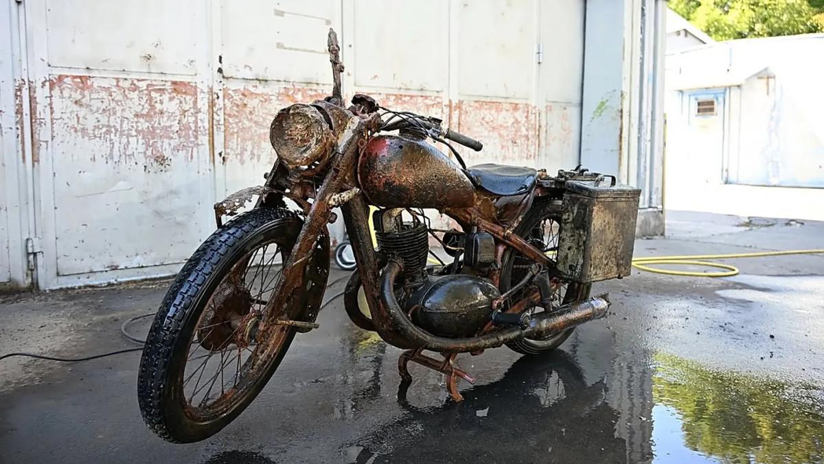 Comori din Dunăre: Motocicletă W.W.II „nouă”, cu soldați Wehrmacht