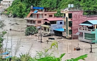 Himalaya sub ape: 16 morți, peste 100 de indieni dispăruți în Nepal
