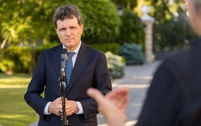 Președintele Iohannis semnează legi esențiale pentru PNRR și un acord UE