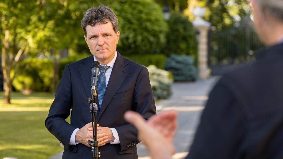 Președintele Iohannis semnează legi esențiale pentru PNRR și un acord UE
