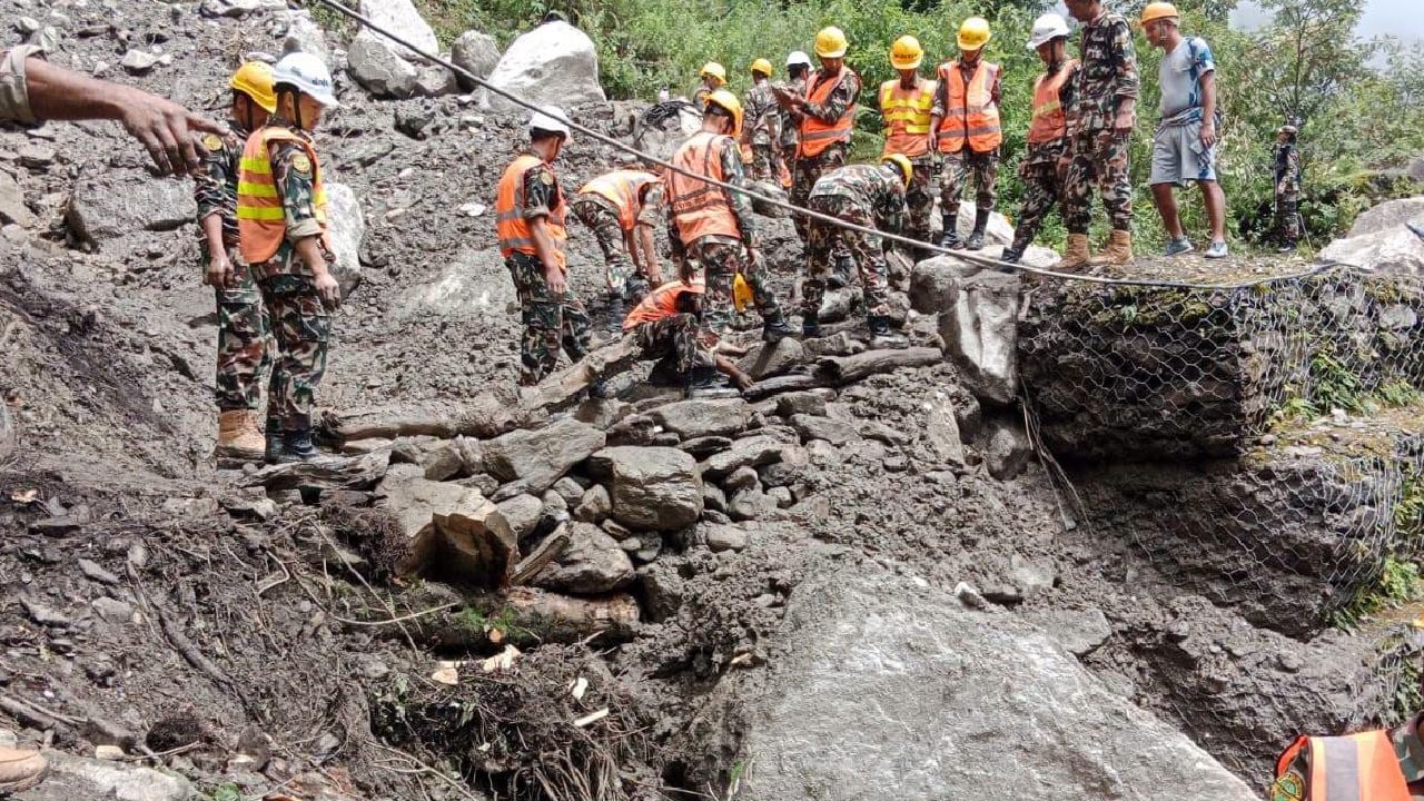 Nepal: Supraviețuitori în fața furiei apelor (59)