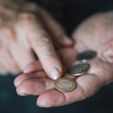 Pensionar, amendat cu peste 4 euro pentru mașină