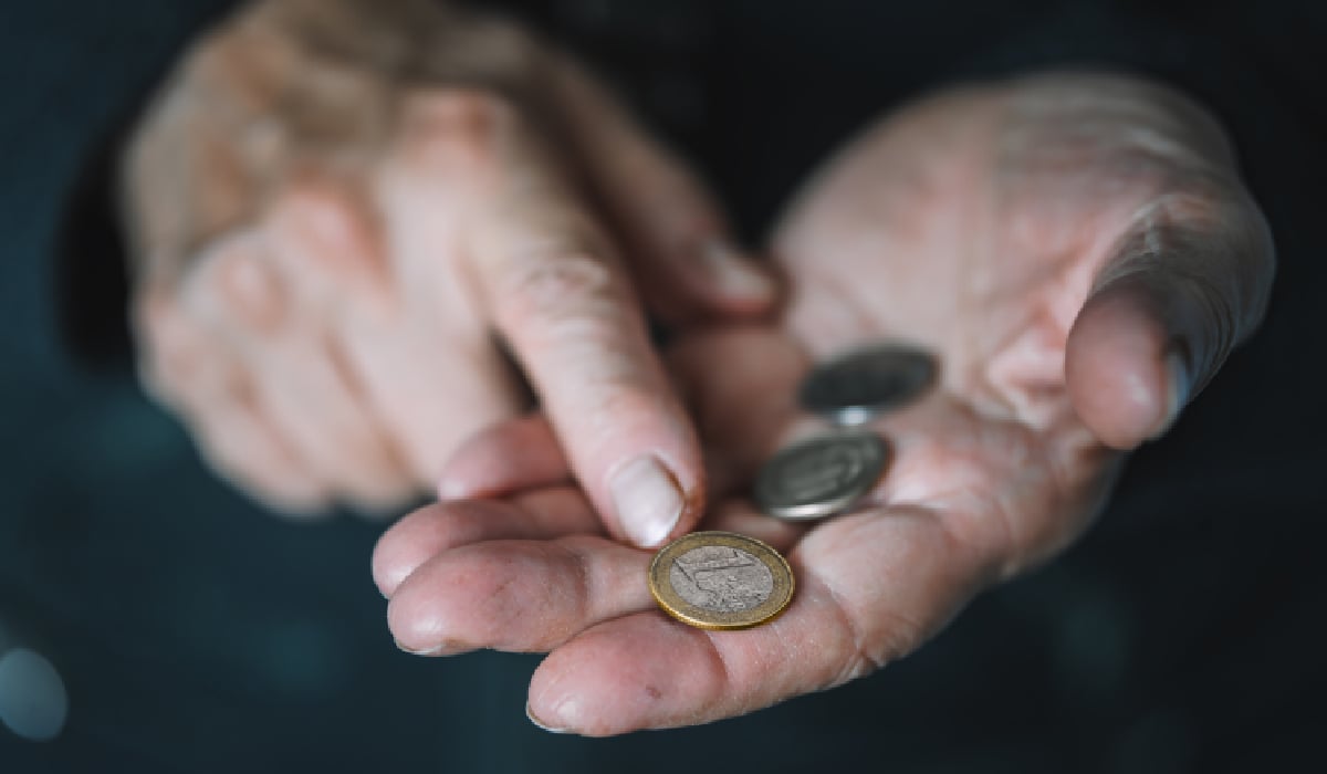 Pensionar, amendat cu peste 4 euro pentru mașină
