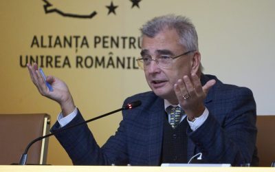Ministerele plătesc extern strategii, angajații le fac