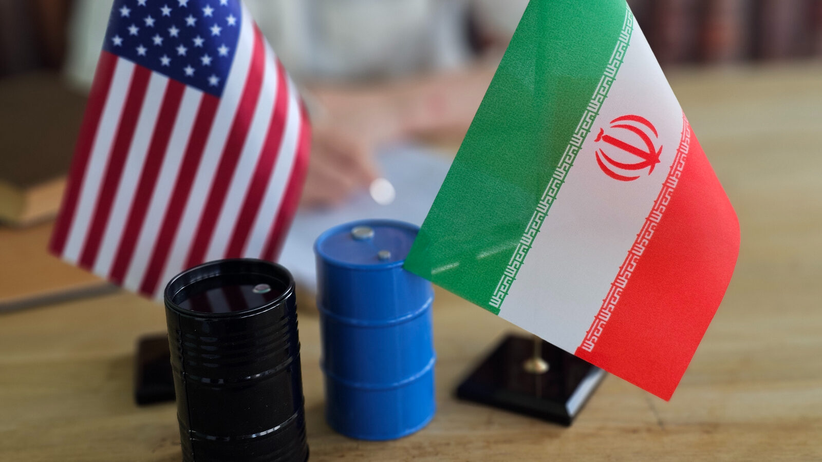 Petrolul scade, SUA anunță noi sancțiuni grele pentru Iran
