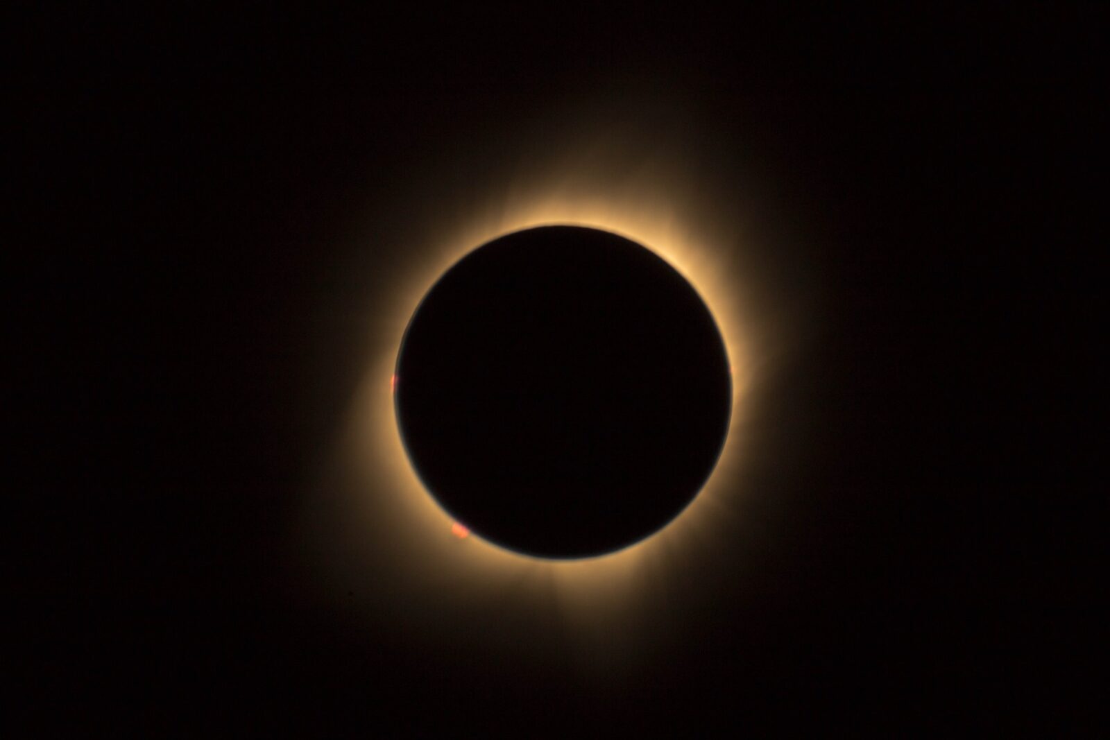 VIDEO: Eclipsa Soarelui, marți pe cerul Europei după 27 de ani