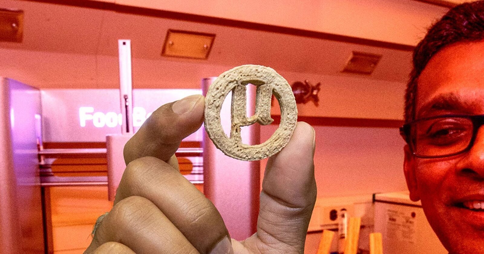 Biscuiți din plastic: Savanții, cu drojdie genetică, fac minuni
