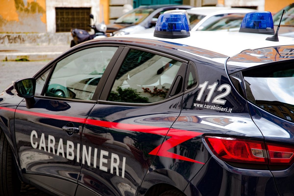 Româncă gravidă jefuiește femeie în Italia, smulge Rolex