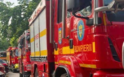 Explozie puternică la Arad, incendiu pe Calea Victoriei. Intervin pompierii