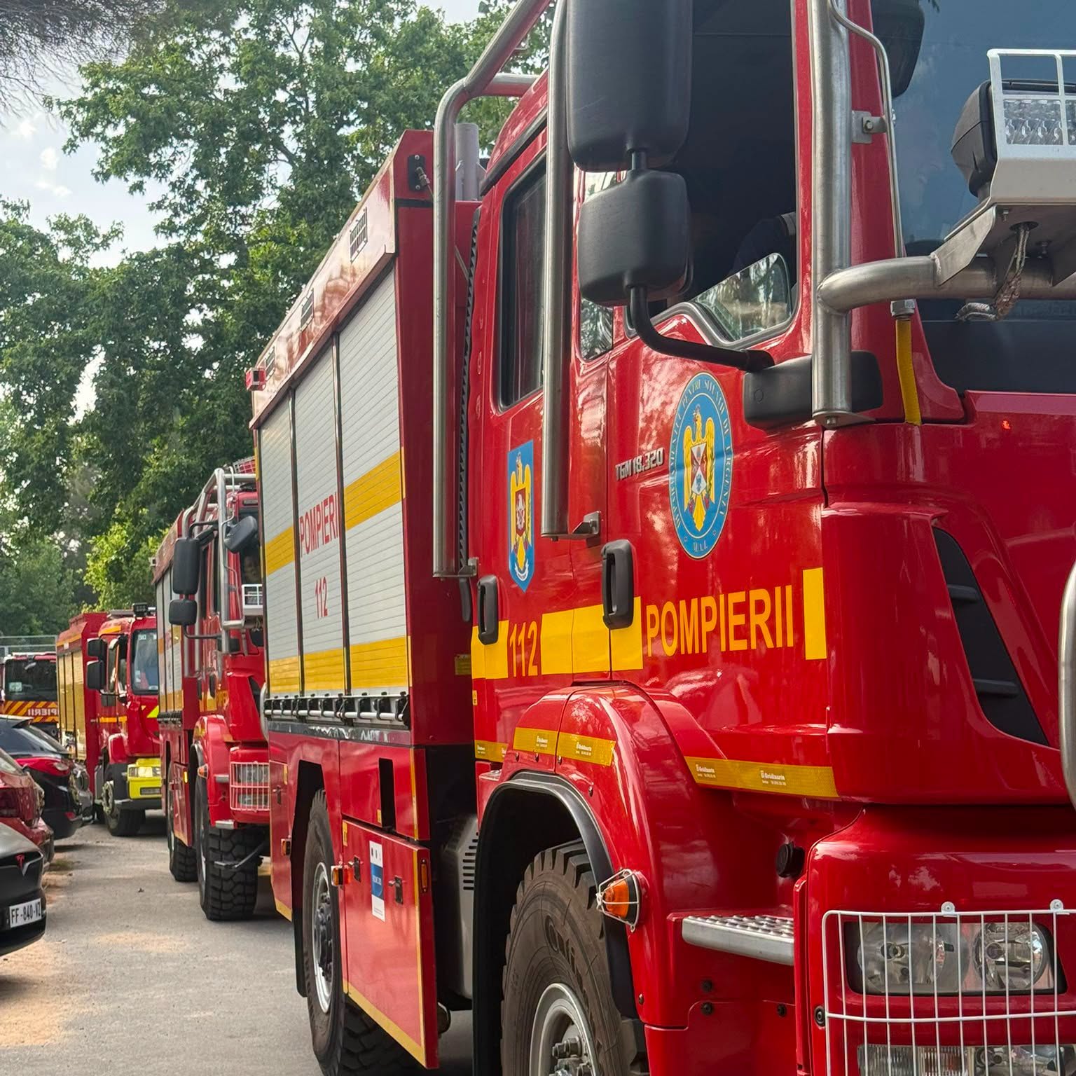 Explozie puternică la Arad, incendiu pe Calea Victoriei. Intervin pompierii