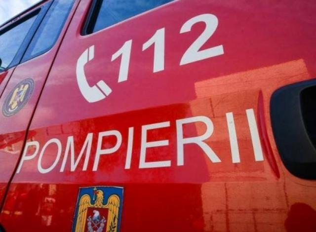 Vâlcea: Femeie salvată din flăcări, bărbat găsit mort la Alunu