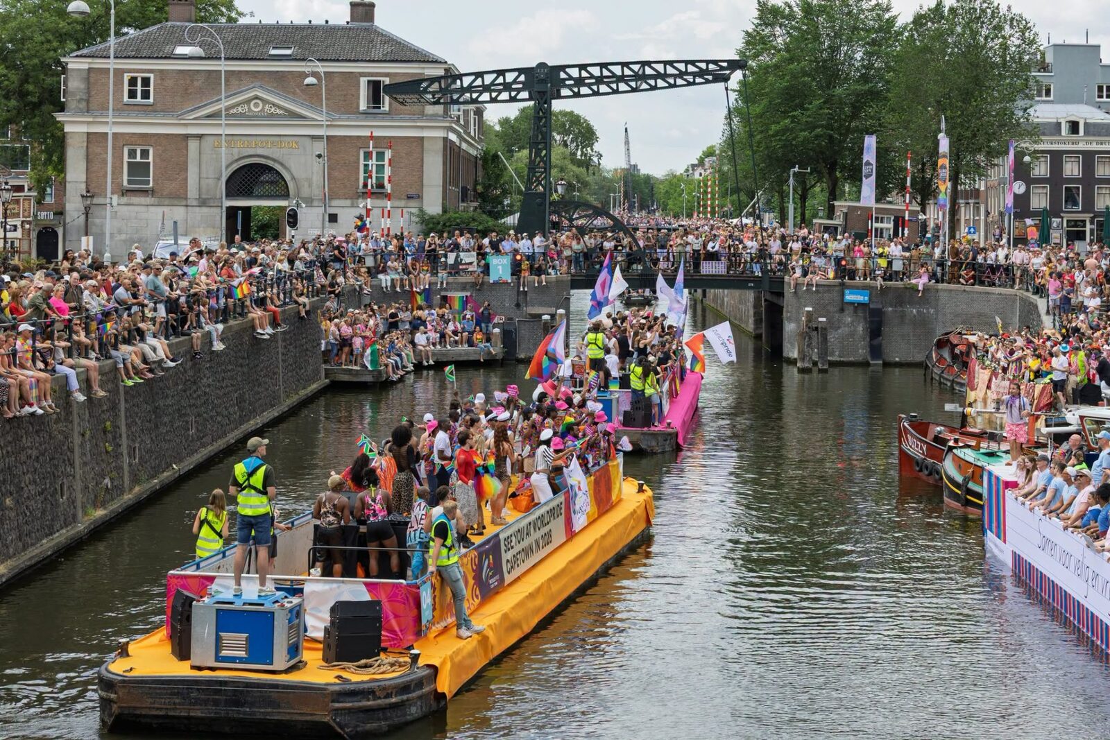 Amsterdam Pride: 25 de ani de căsătorii gay, zeci de noi „da”-uri