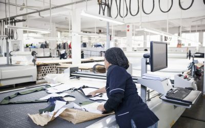 Fabrici închise, locuri de muncă libere: De ce refuză românii să muncească