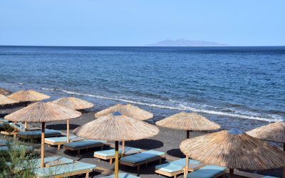 Grecia, plajă scumpă: Cât costă o zi de vis