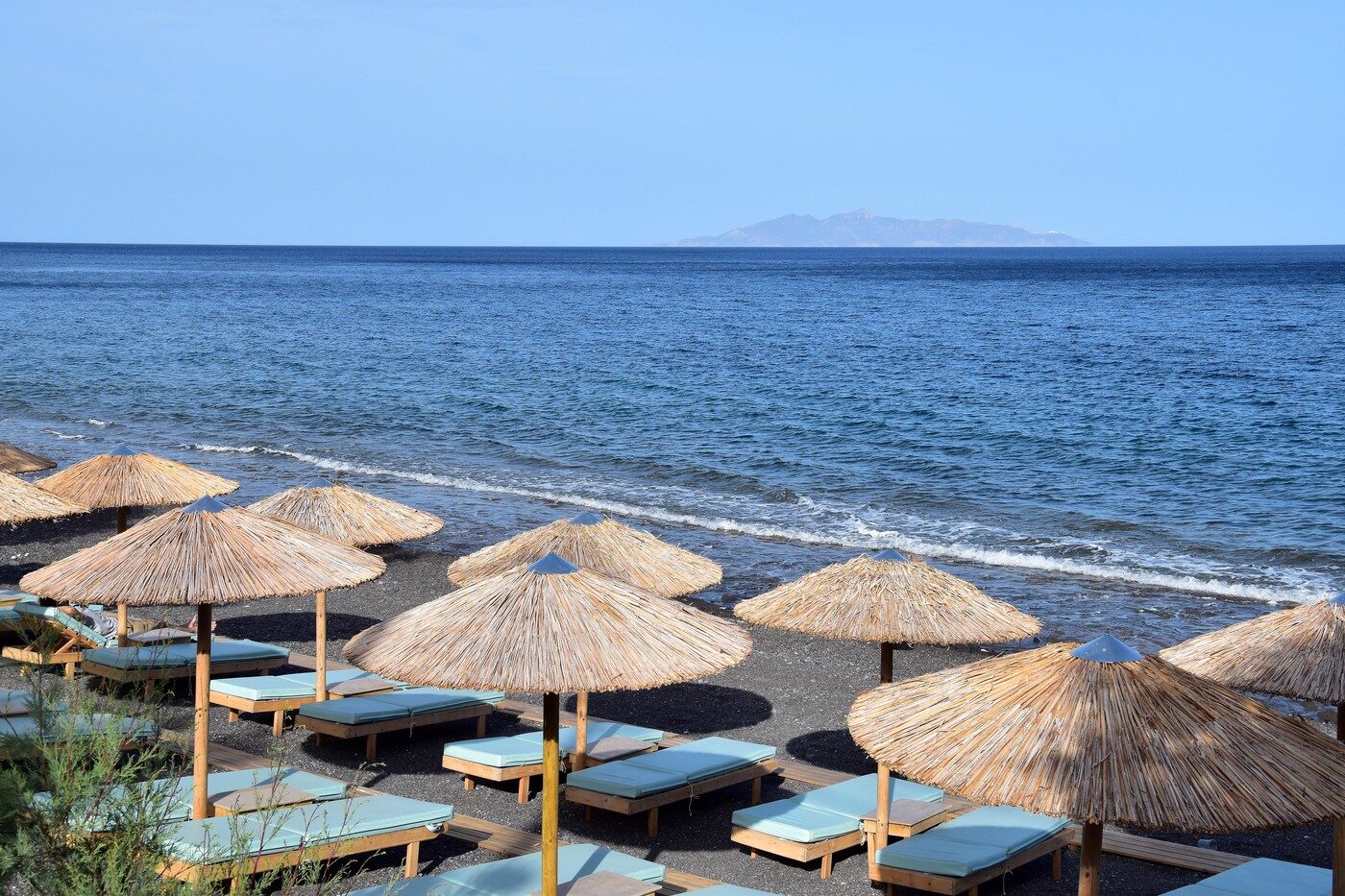 Grecia, plajă scumpă: Cât costă o zi de vis