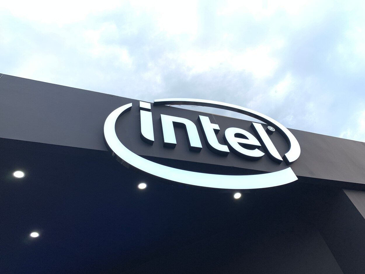 Intel: 15 miliarde $ pentru AI, investitorii furioși