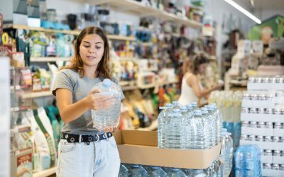 Românii, sub asaltul apei îmbuteliate: Cheltuieli uriașe, mai mari ca-n Italia