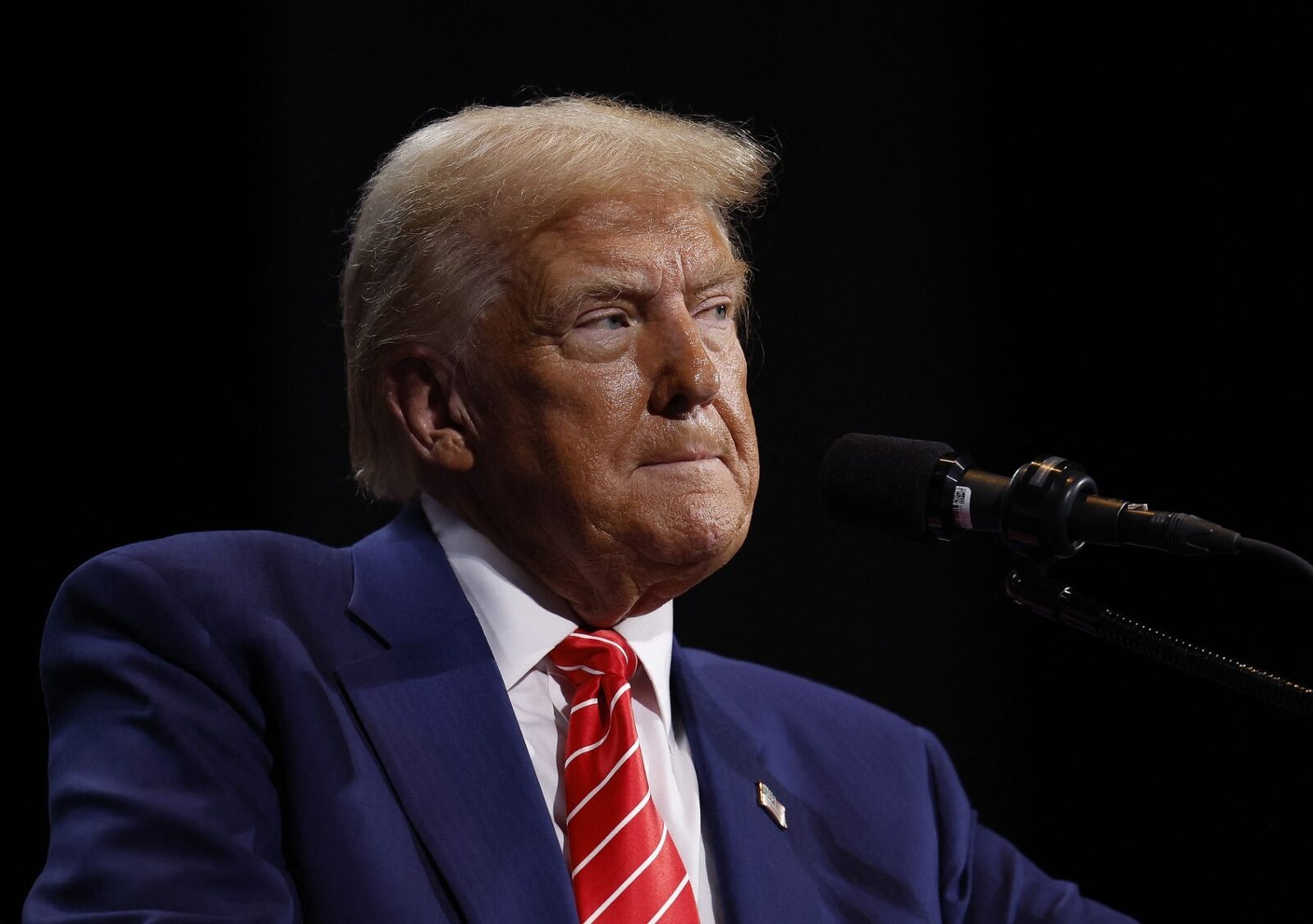 Trump: Zvonuri despre vizita lui în România, false