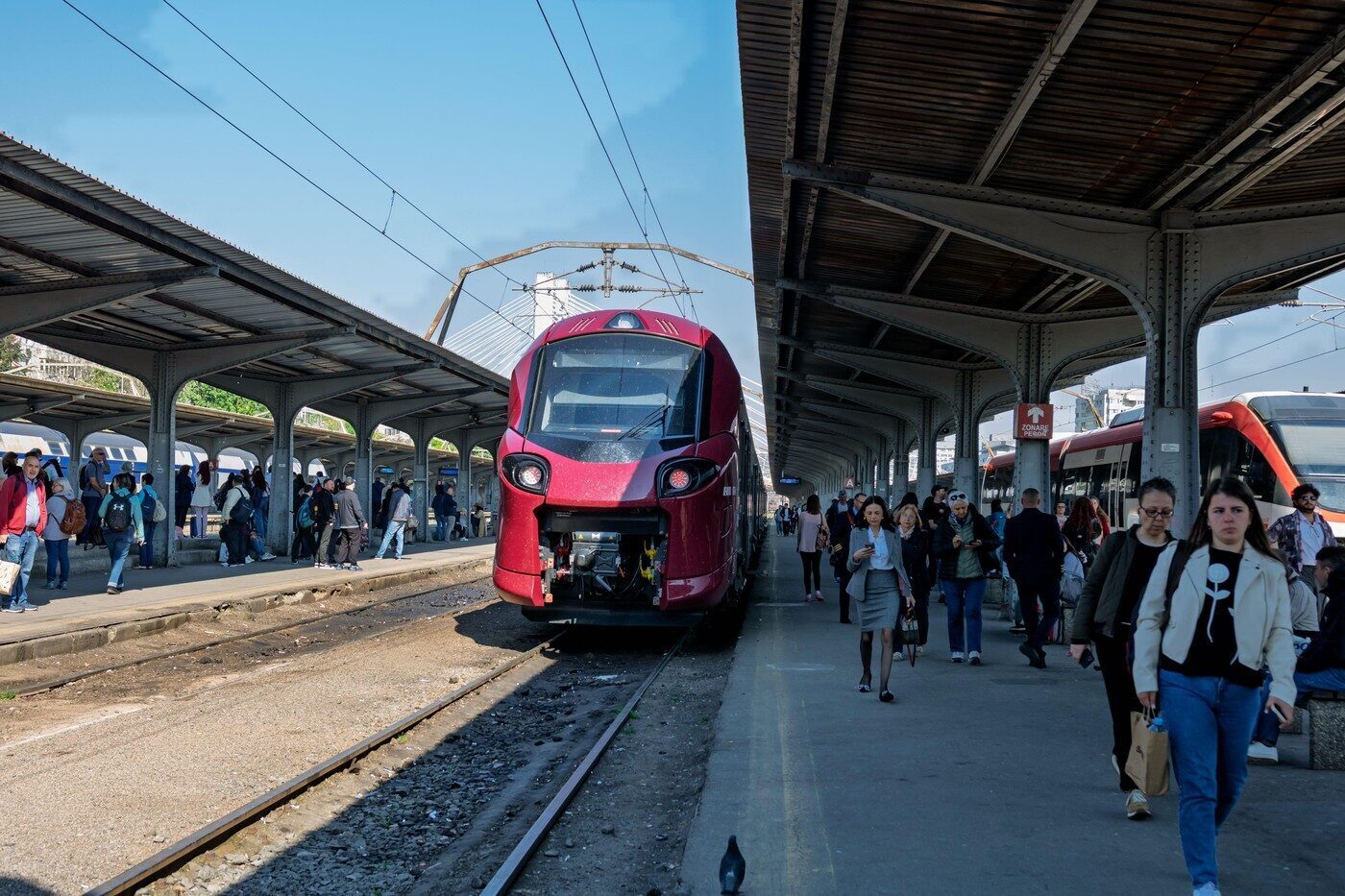 CFR: Întârzieri publice și trenuri obligate să recupereze
