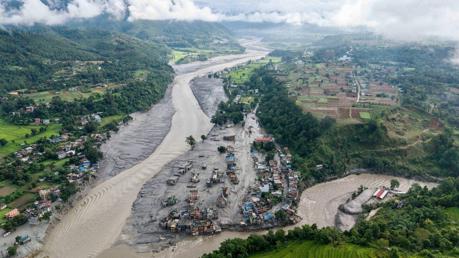 Dezastru în Himalaya: Ghețar prăbușit, 165 morți și mii de dispăruți