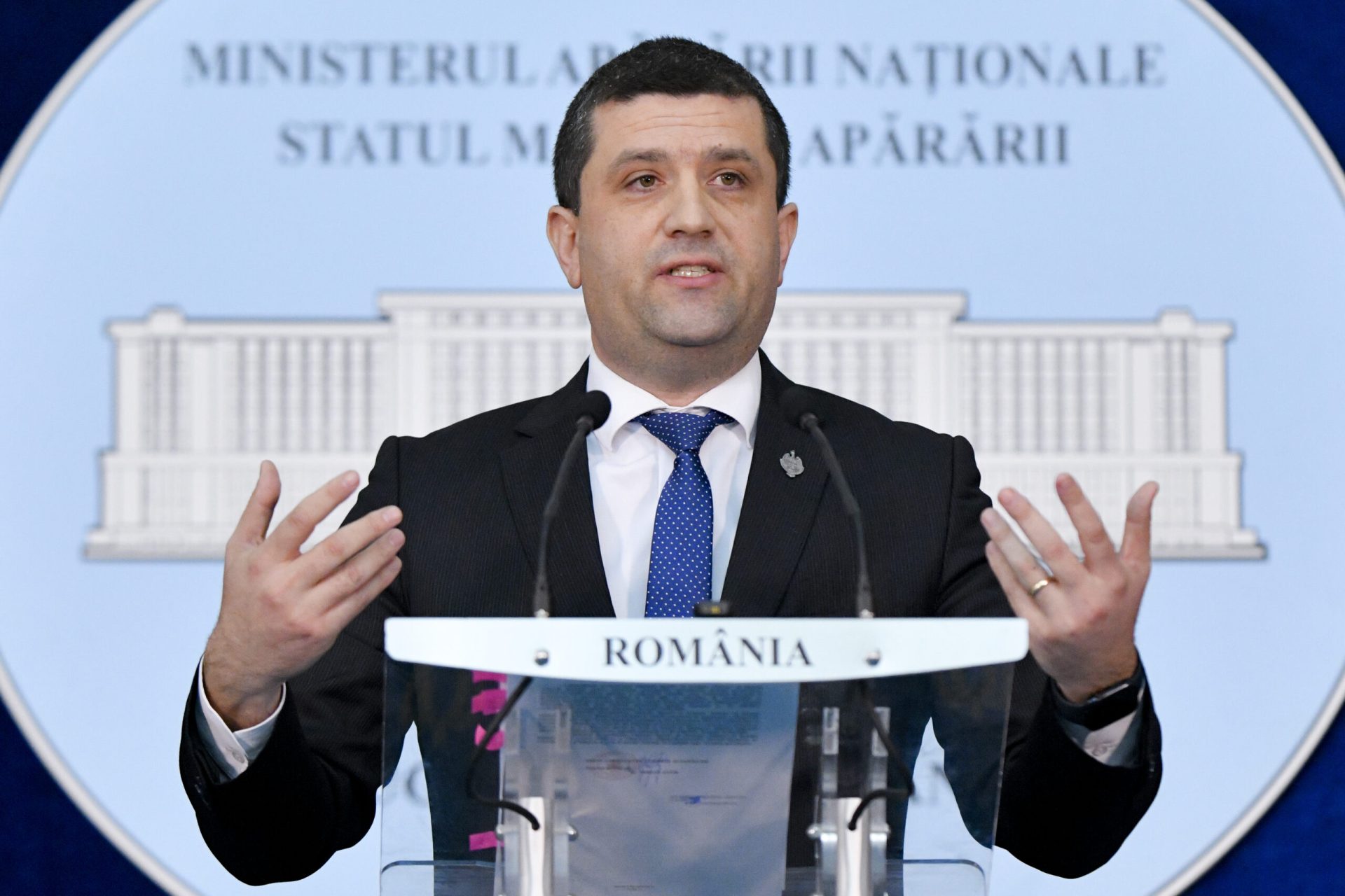 Miruță: Minciuna din telefoane, acum pe stradă. Lege anti-dezinformare!