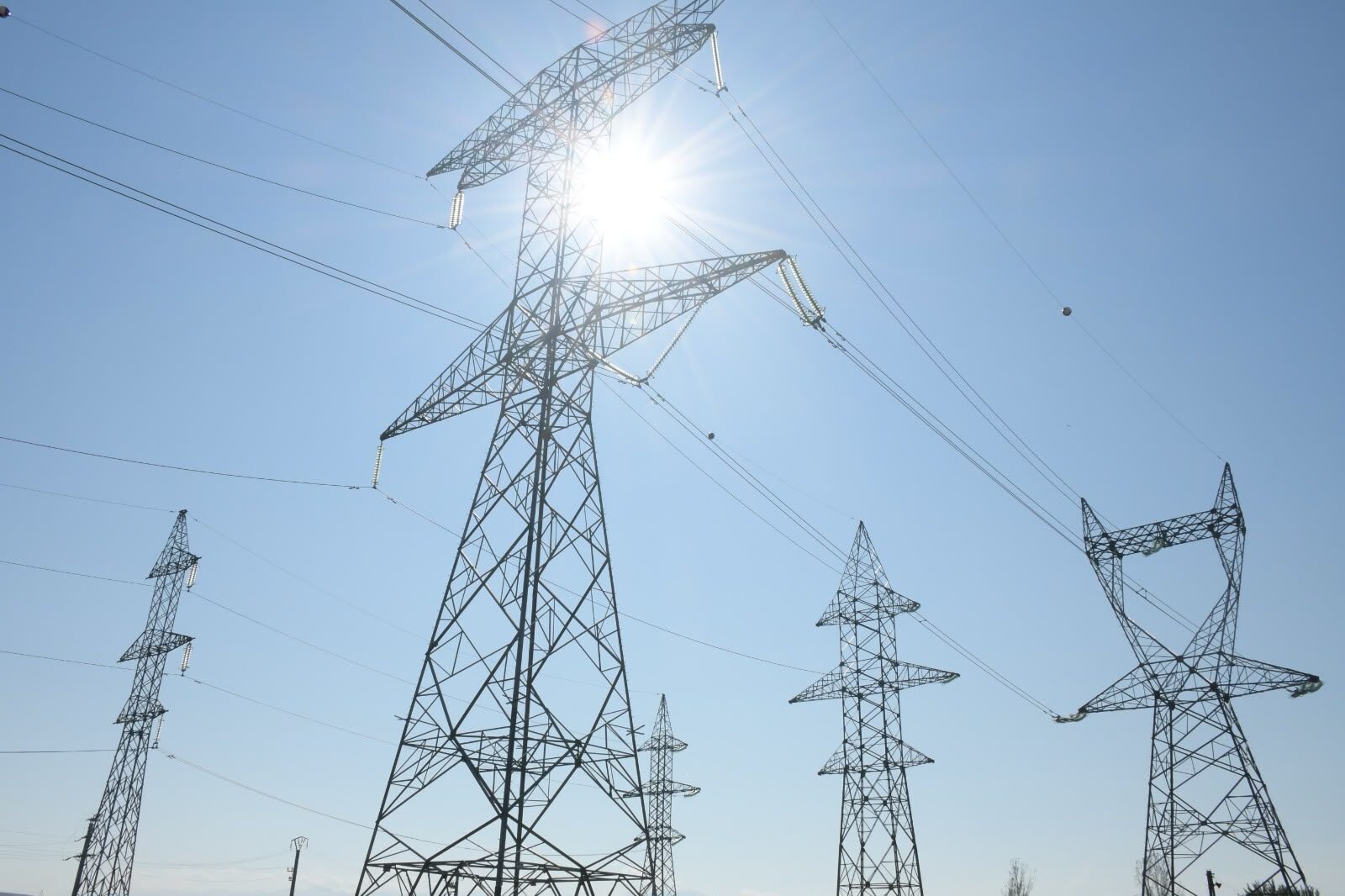 Preț zero la energie electrică în România, chiar și negativ mâine