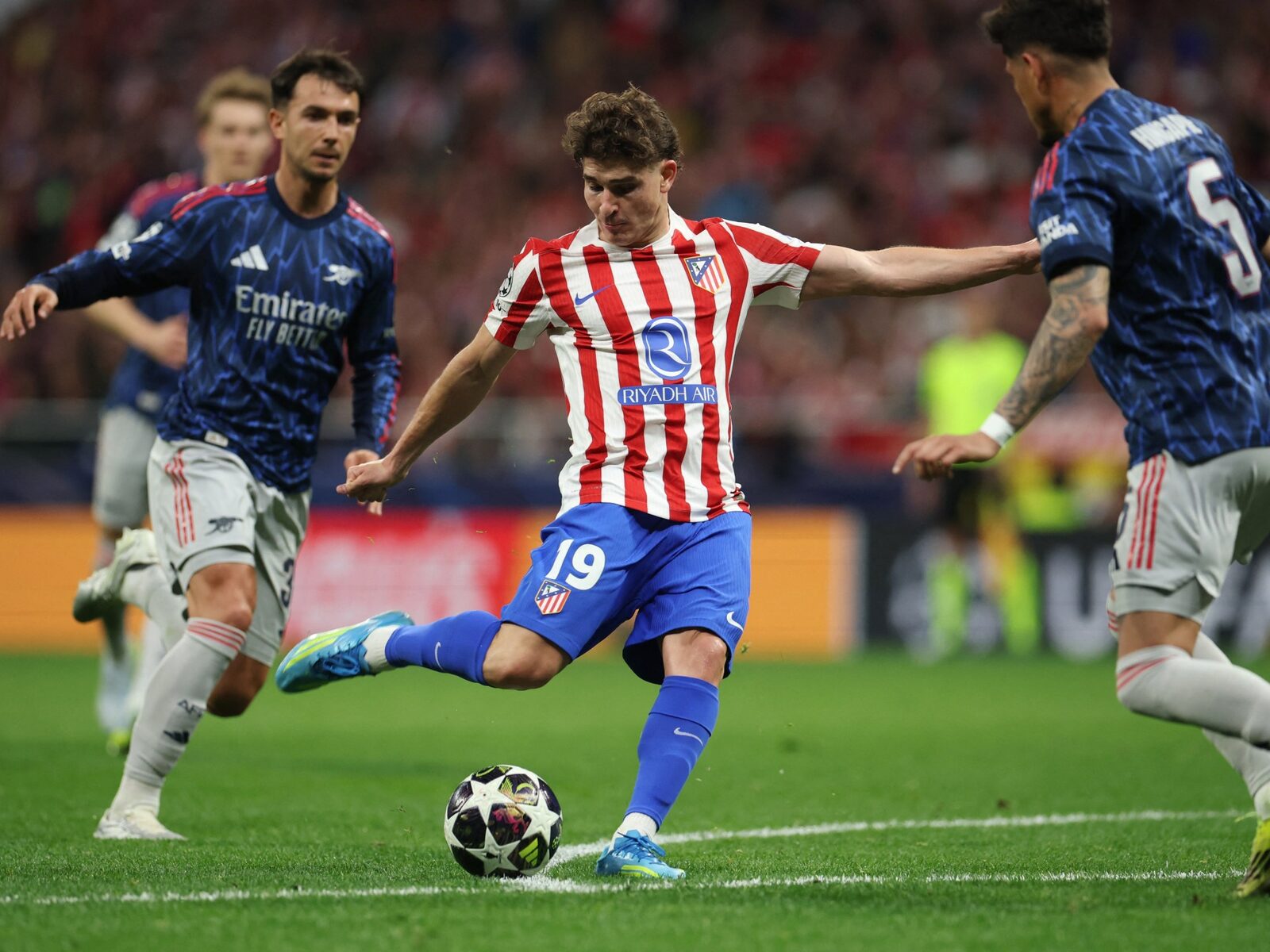 Atletico nu-l cedează pe Alvarez, anunță Simeone
