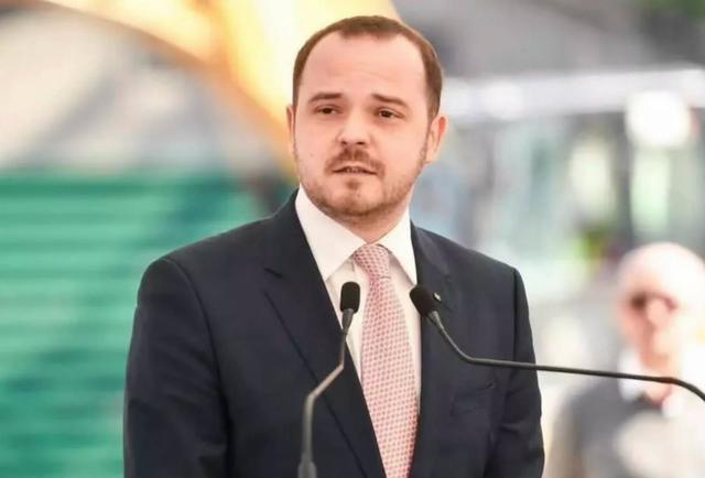 Ambulanță atacată în Cluj: Minciunile virtuale ucid în realitate