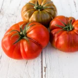 Roșia coaptă: Trucul fermierului care evită păcăleala culorii
