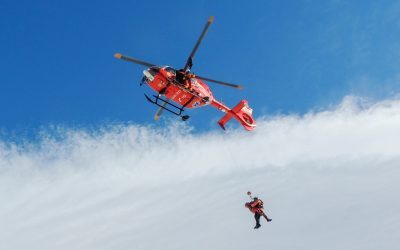 Alpiniști blocați în Bucegi. Salvamontiști în acțiune dificilă