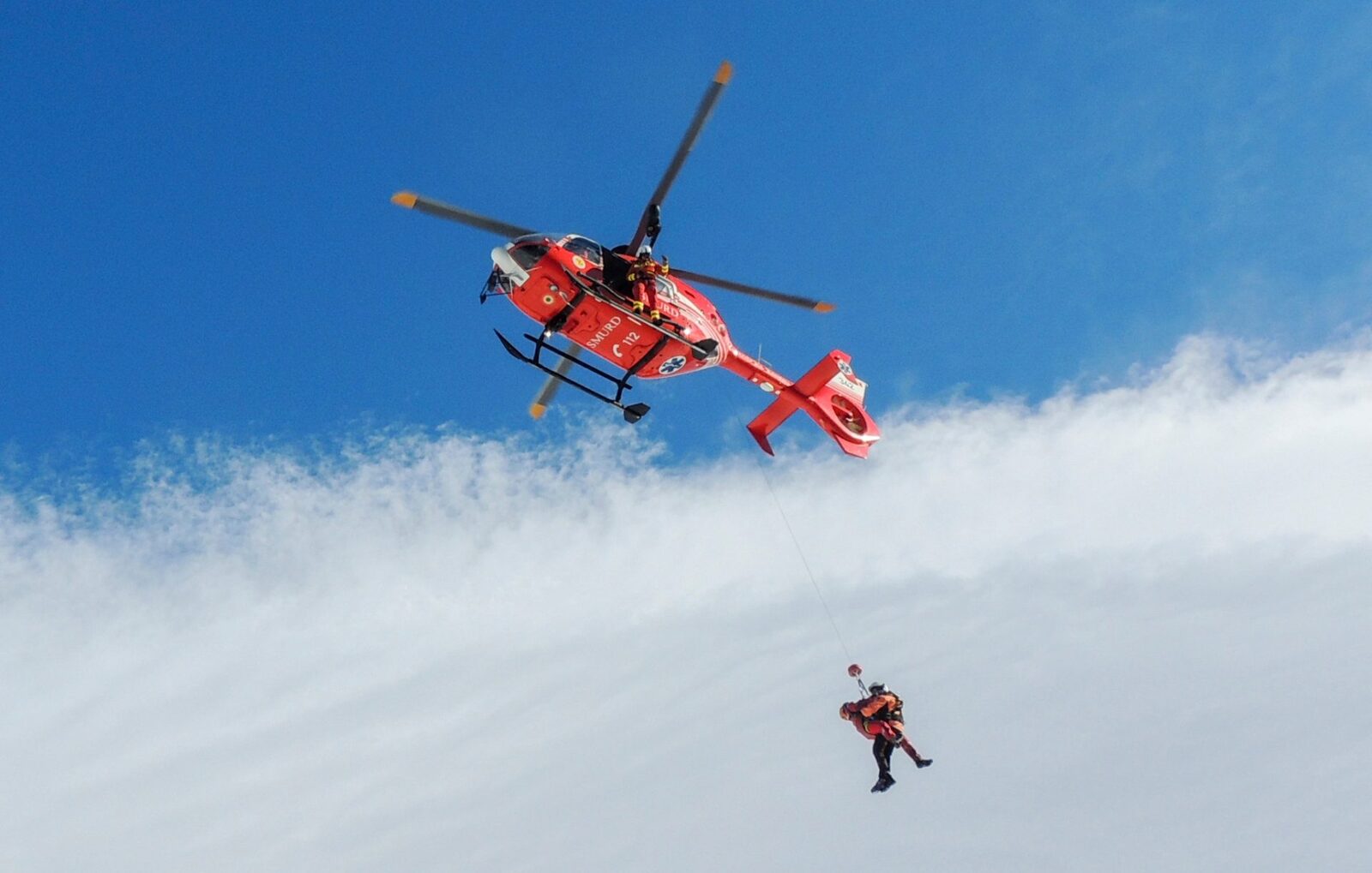 Alpiniști blocați în Bucegi. Salvamontiști în acțiune dificilă