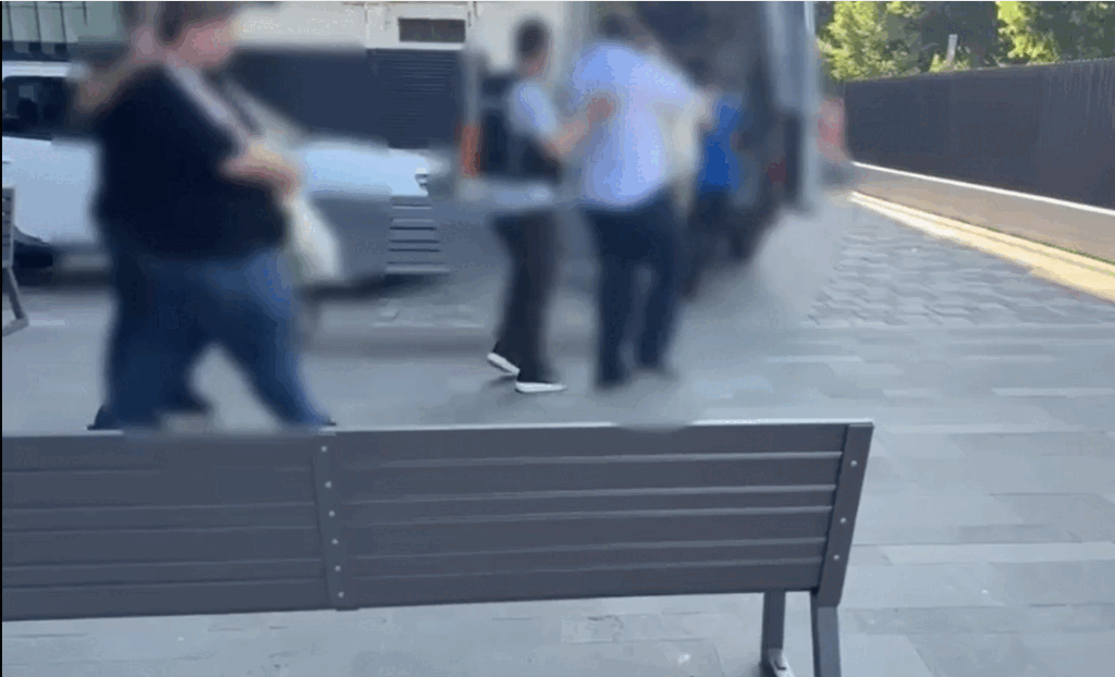 Șantaj cu „Acoperișul”: Rețea de escroci, trimisă în judecată
