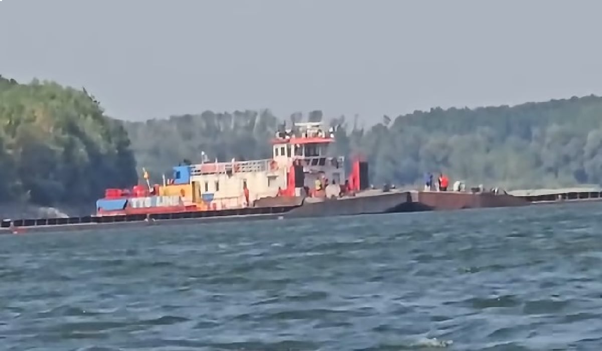 Ultimele două barje scufundate: 4 împingătoare au dus operațiunea la final