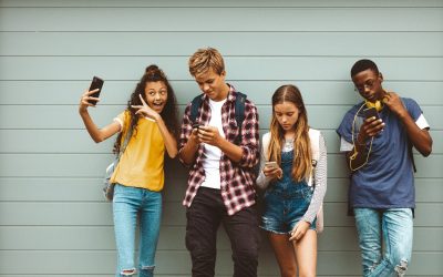 Meta, amendată. Facebook și Instagram pun frână adolescenților