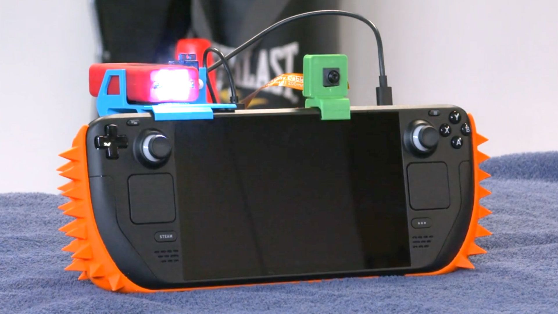 Steam Deck cu țepi și taser: Absurdul motive