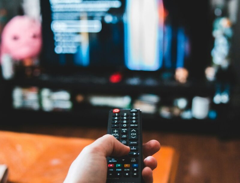 Televizorul distruge creierul: Cum te protejezi